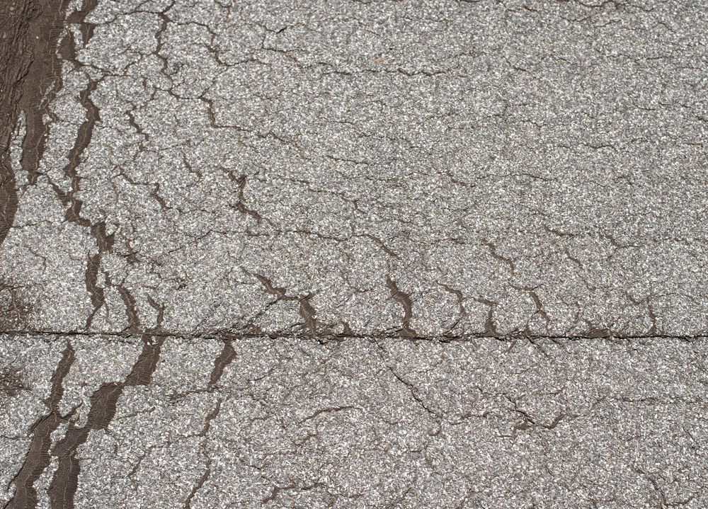 Daklekkage door scheuren in plat dak Vaassen Losliggend dakleer op plat dak in Vaassen